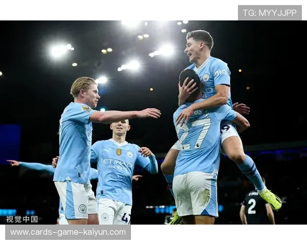 曼城阿尔瓦雷斯定位球轻巧吊射全场起立欢呼