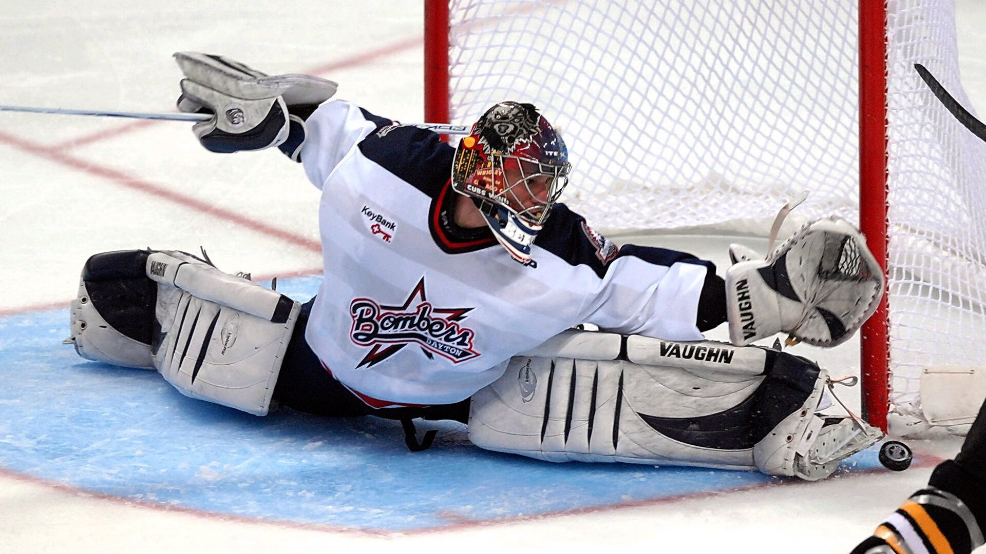 大学生三打三篮球“宿舍杯” 朋友临时凑队爆冷夺冠