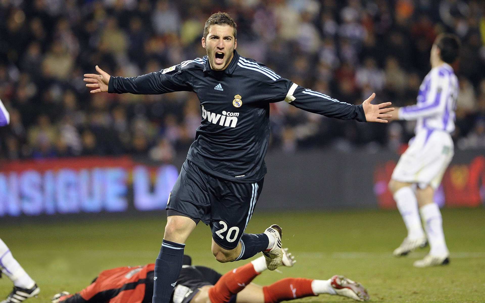 欧冠半决赛首回合：AC米兰主场失守 国米两球在手占尽优势